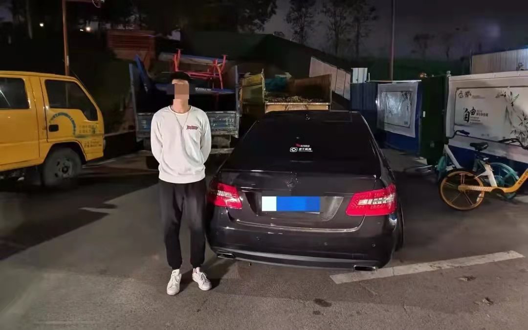 男子駕駛經過改裝的小車參加聚會，被當場查獲。通訊員供圖